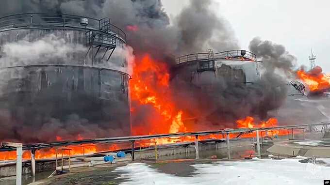 Опубликованы кадры горящего беспилотника, упавшего в городе Ельня Смоленской области